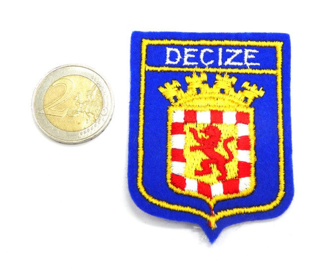 P1100214 Ecusson brodé ville Decize