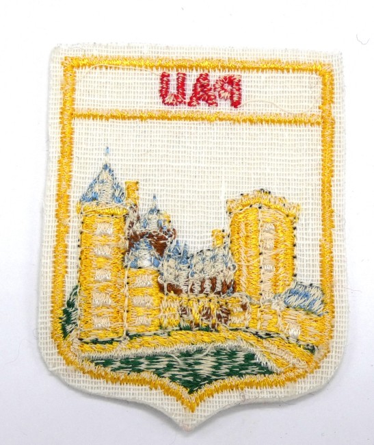 P1040998 Ecusson vintage brodé ville PAU