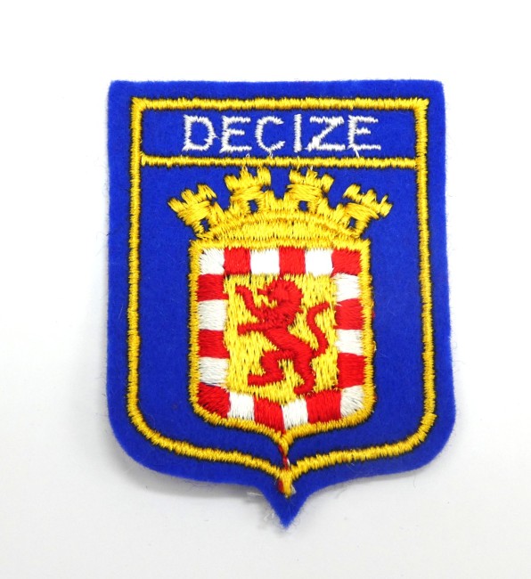 P1100213 Ecusson brodé ville Decize