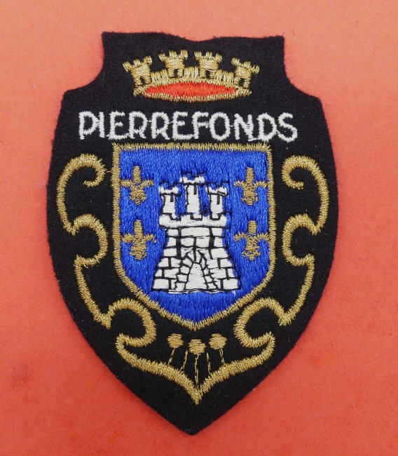 P1240571 Ecusson brodé ville Pierrefonds