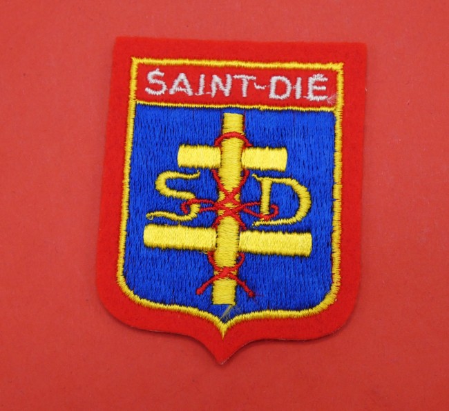 P1080042 Ecusson brodé ville SAINT - DIE