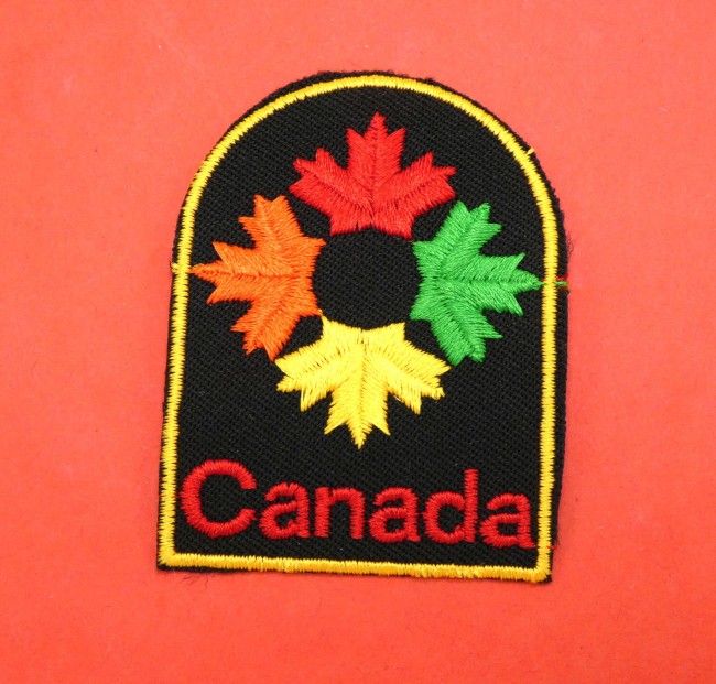 Ecusson patch Canada feuilles multicolores 