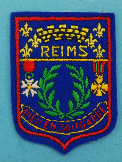 P1010504 Ecusson feutrine brodé ville Reims