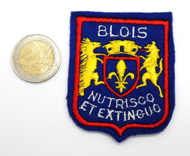 Ecusson brodé ville BLOIS à coudre nutrisco et extinguo