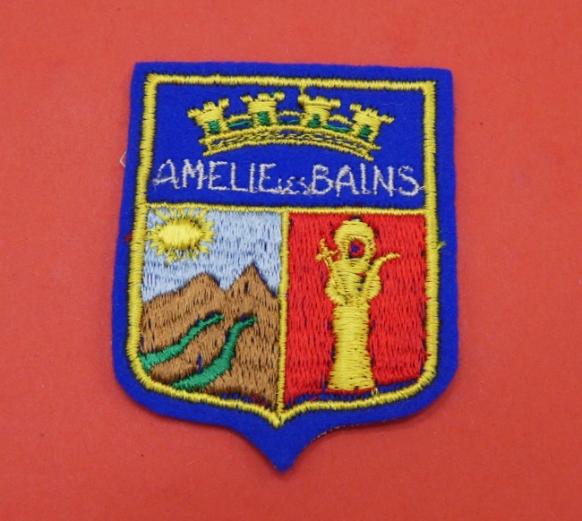P1100859 Ecusson brodé ville Amélie Les Bains