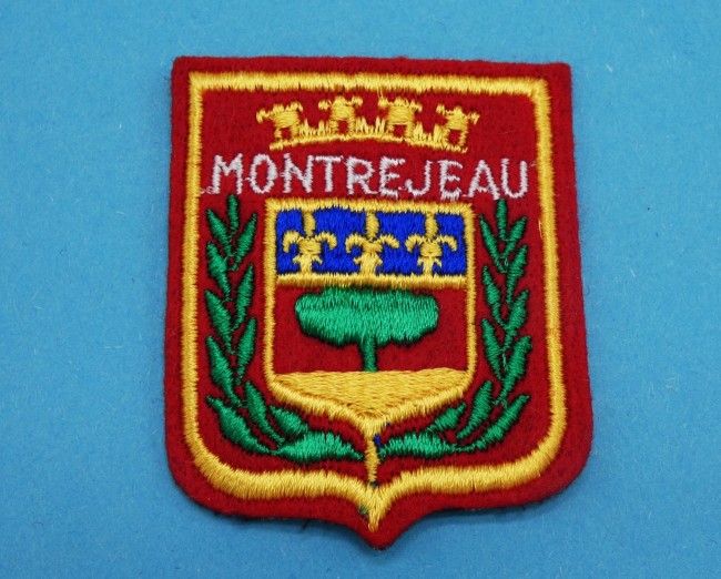 P1100440 Ecusson brodé ville Montrejeau