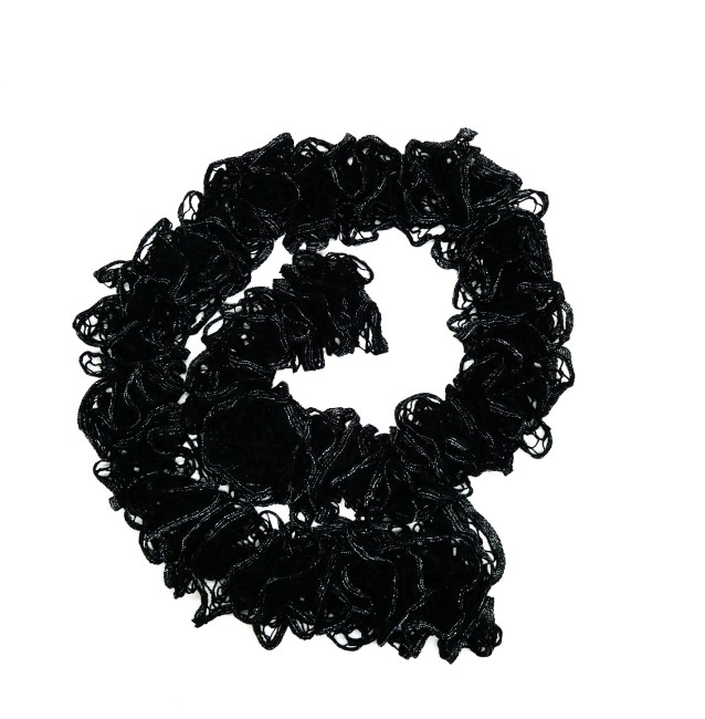 Echarpe noire bordure gris argenté