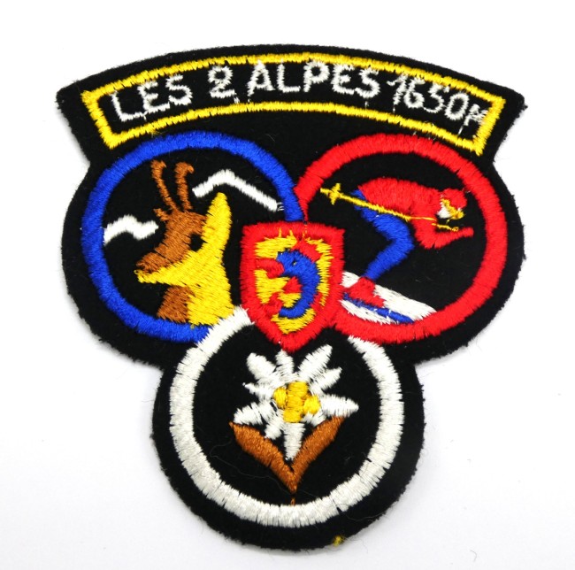 P1100149 Ecusson blason brodé ville montagne Les 2 Alpes 1650 M