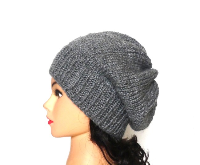 Béret gris  pour femme en laine Bergère de France Alaska doux et chaud tricoté main 