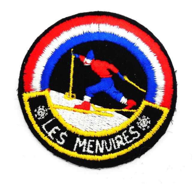 P1090575 Ecusson brodé Les Menuires motif skieur