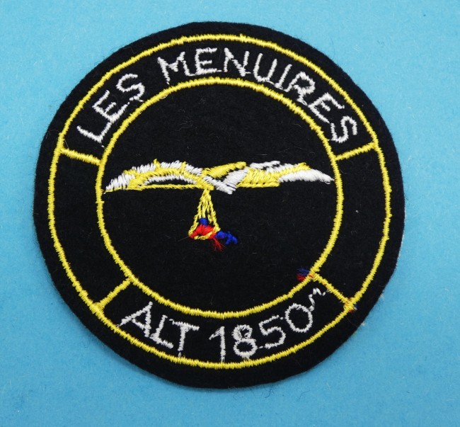 Ecusson brodé Les Menuires motif deltaplane 