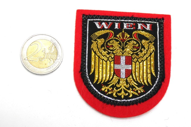 P1040523 Ecusson brodé ville WIEN ( occasion )