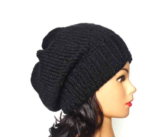 Béret noir pour femme en laine Bergère de France Alaska doux et chaud tricoté main 