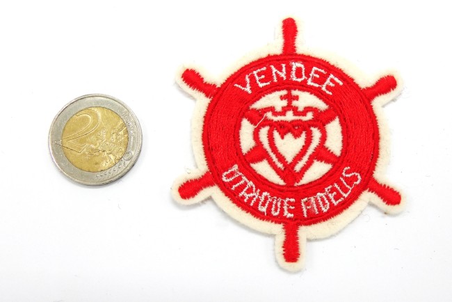P1020030 Ecusson brodé gouvernail ville Vendéé