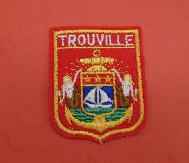 P1110263 Ecusson brodé ville Trouville