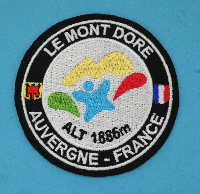 Ecusson brodé LE MONT DORE AUVERGNE - FRANCE Alt 1886 m 