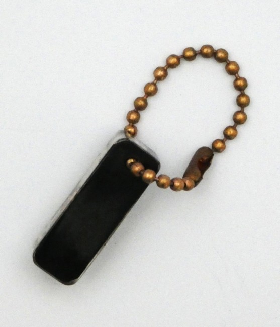 P1050135 Porte clé miniature bougie d 'allumage Champion inclusion