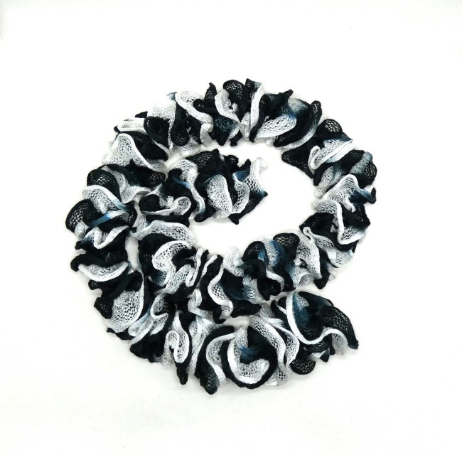 Echarpe femme noire et blanche 