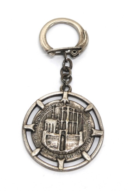 P1050753 Porte clé métal communication solennelle