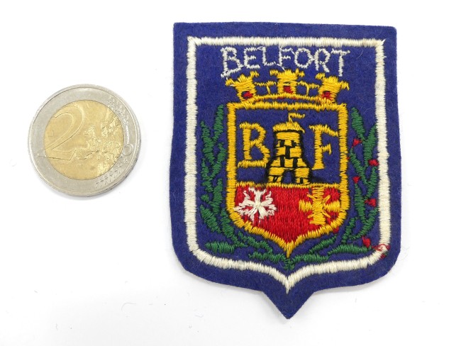 P1260058 Ecusson ancien brodé  ville Belfort