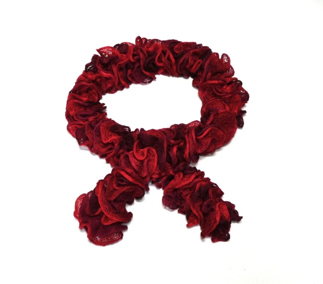 P1010932 Echarpe femme rouge/ bordeaux Katia Ondas froufrou