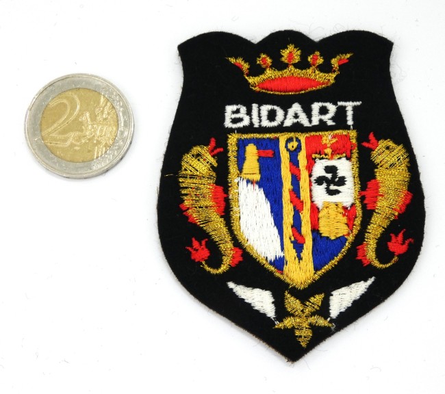 P1030521 Ecusson brodé ville BIDART