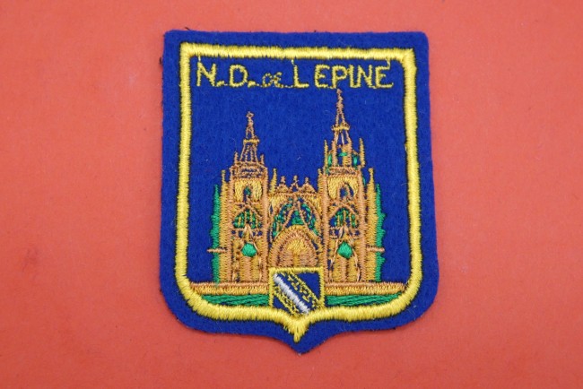 Ecusson brodé N . D de L 'Epine 