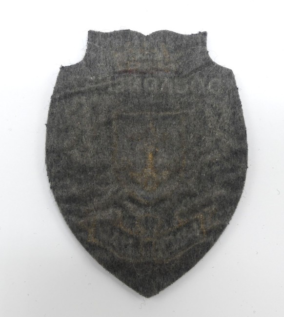 P1240575 Ecusson brodé ville Douarnenez