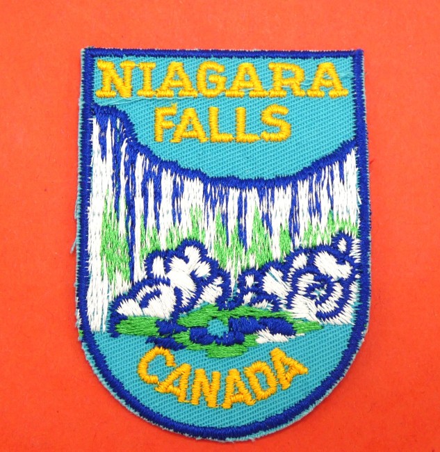 P1010828 Ecusson Niagara Falls Canada à coudre