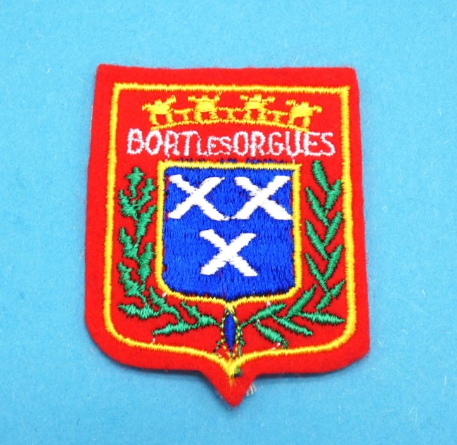 P1100895 Ecusson brodé ville Bort Les Orgues