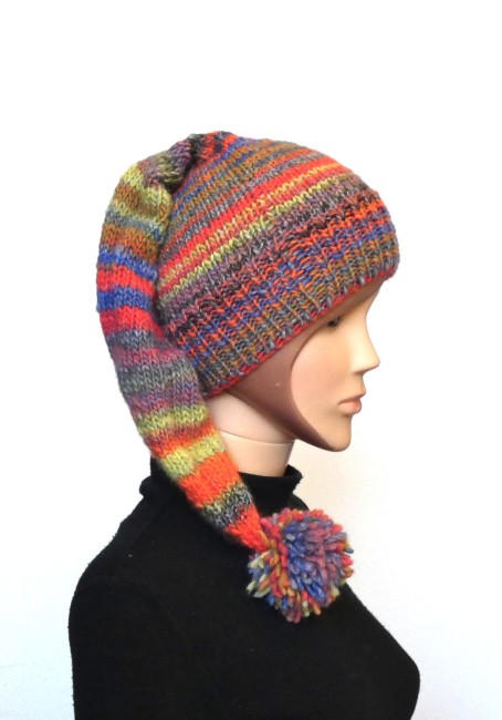 Bonnet lutin femme  avec pompon muticolore en laine Katia azteca Myrayas C 713 
