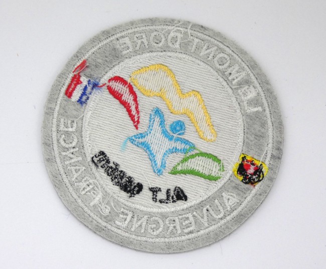 Ecusson brodé LE MONT DORE AUVERGNE - FRANCE Alt 1886 m 