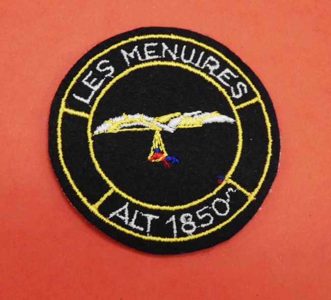 Ecusson brodé Les Menuires motif deltaplane 