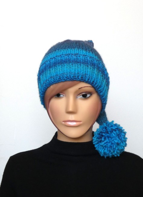 P1020682 Bonnet lutin femme en laine bleu /turquoise