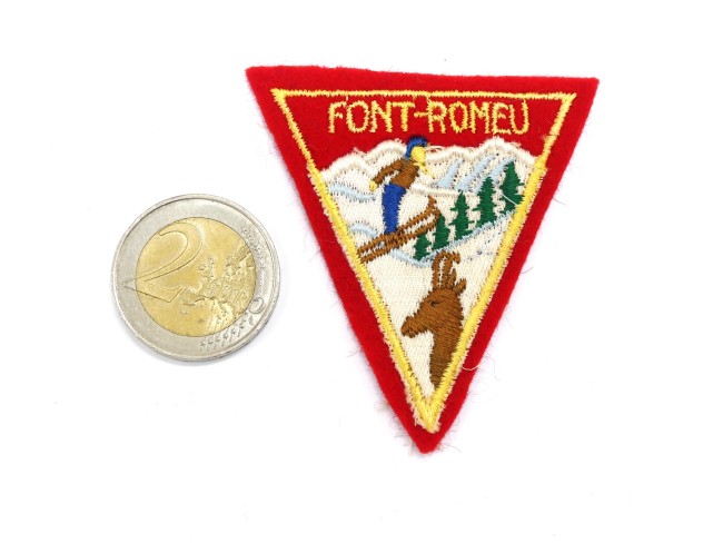 P1250302 Ecusson brodé ville Font - Romeu