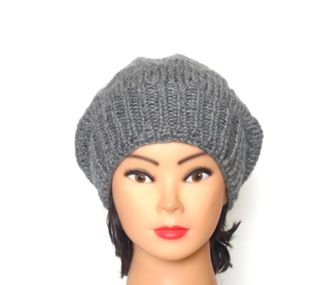 Béret gris  pour femme en laine Bergère de France Alaska doux et chaud tricoté main 
