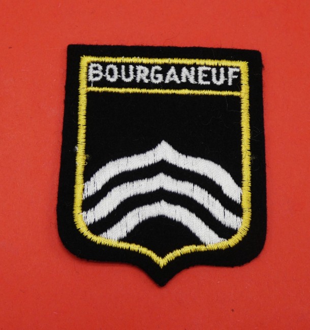 P1080557 Ecusson brodé ville BOURGANEUF