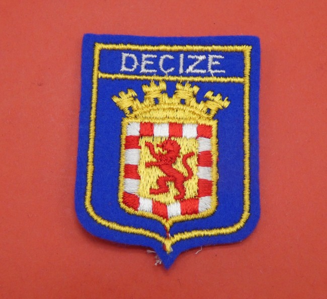 P1100216 Ecusson brodé ville Decize