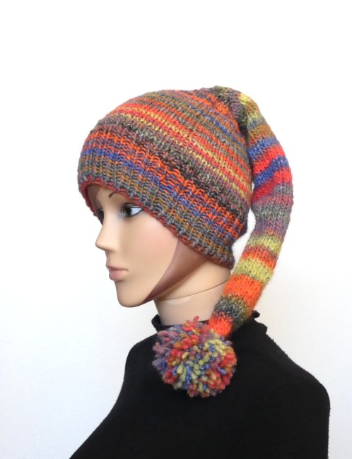 Bonnet lutin femme  avec pompon muticolore en laine Katia azteca Myrayas C 713 