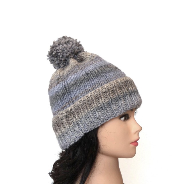 P1060035 TU Bonnet femme laine gris / beige à revers plassard et Après C 06