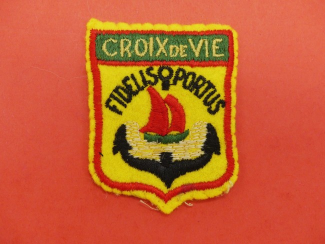 Ecusson ancien brodé CROIX DE VIE 