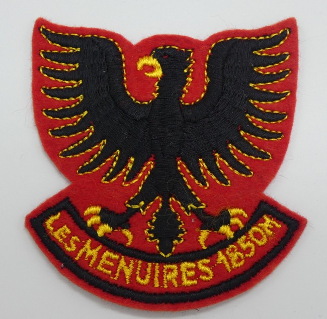 P1090554 Ecusson aigle royal brodé ville Les Menuires 1850 M