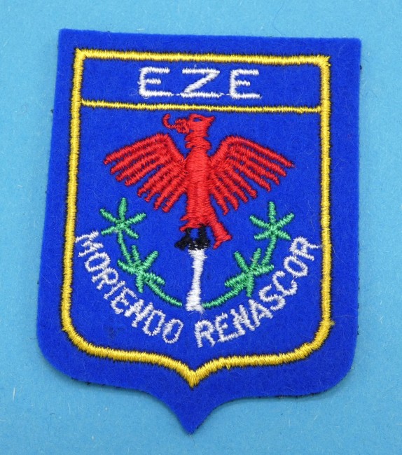 P1080036 Ecusson brodé ville EZE Moriendo Renascor à coudre