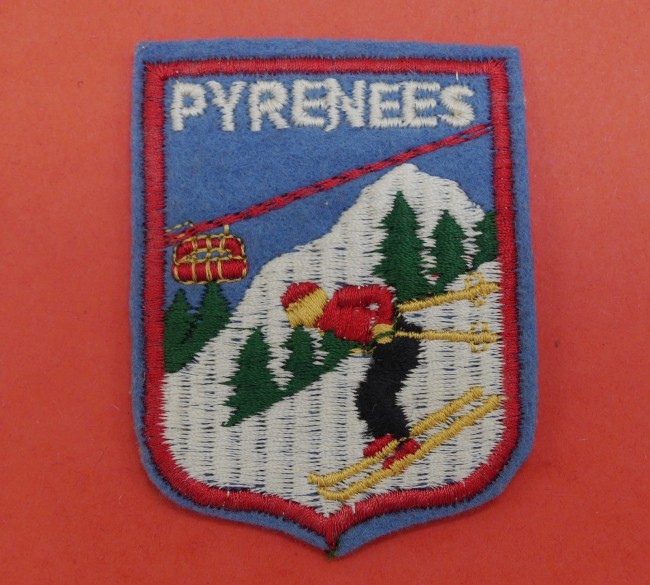 Ecusson ancien brodé Pyrénées