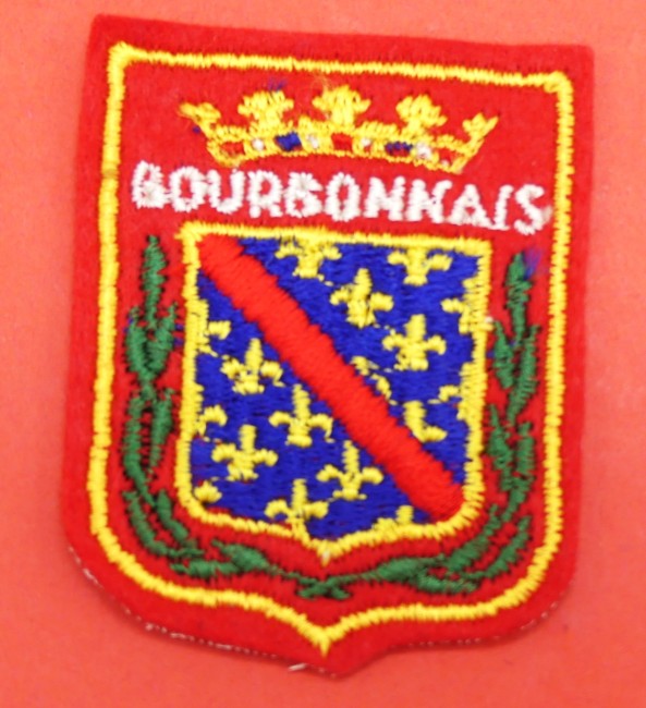 Ecusson ancien brodé ville Bourbonnais 
