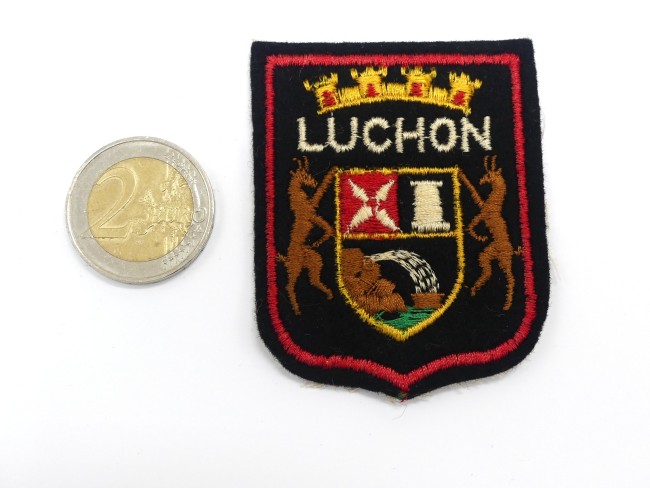 P1260064 Ecusson brodé ville LUCHON