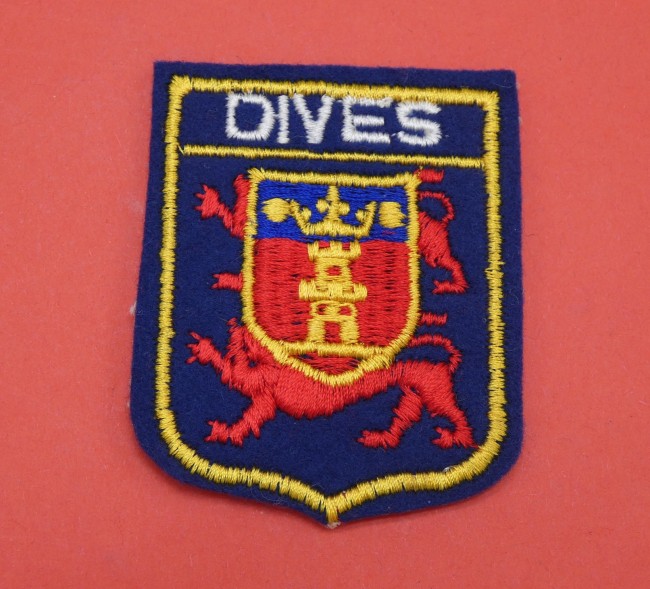 P1110343 Ecusson brodé ville DIVES