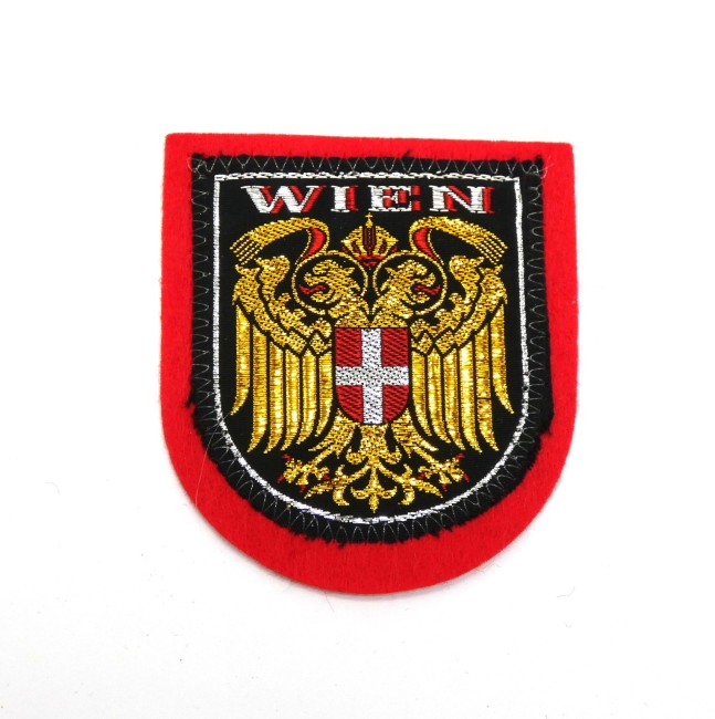 P1040521 Ecusson brodé ville WIEN ( occasion )