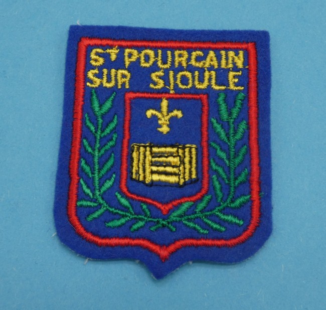 P1100452 Ecusson brodé ville St Pourcain sur Sioule