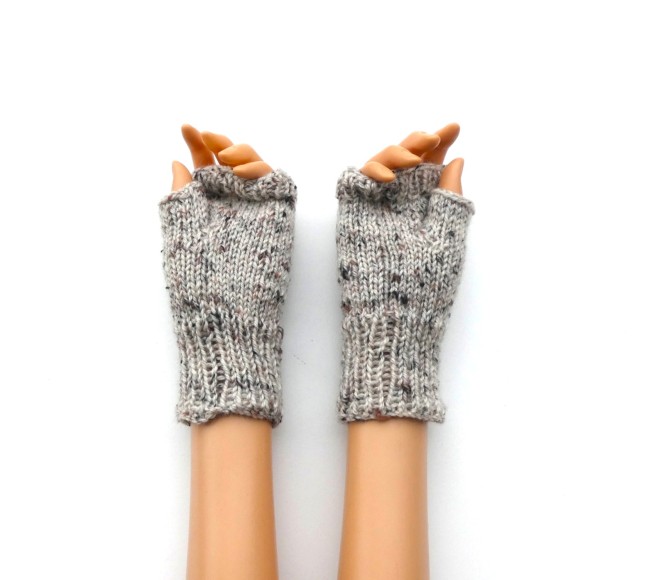 P1030813 Mitaines beige Bergère de france mouchetée